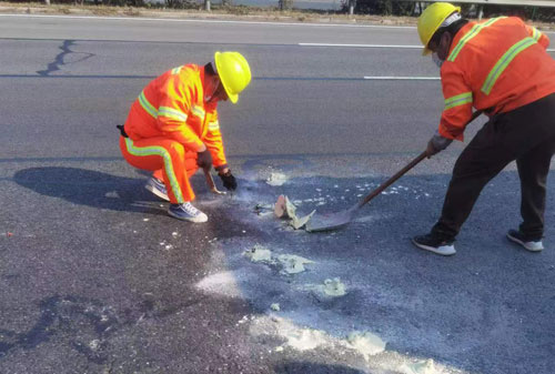承留镇公路下沉注浆加固